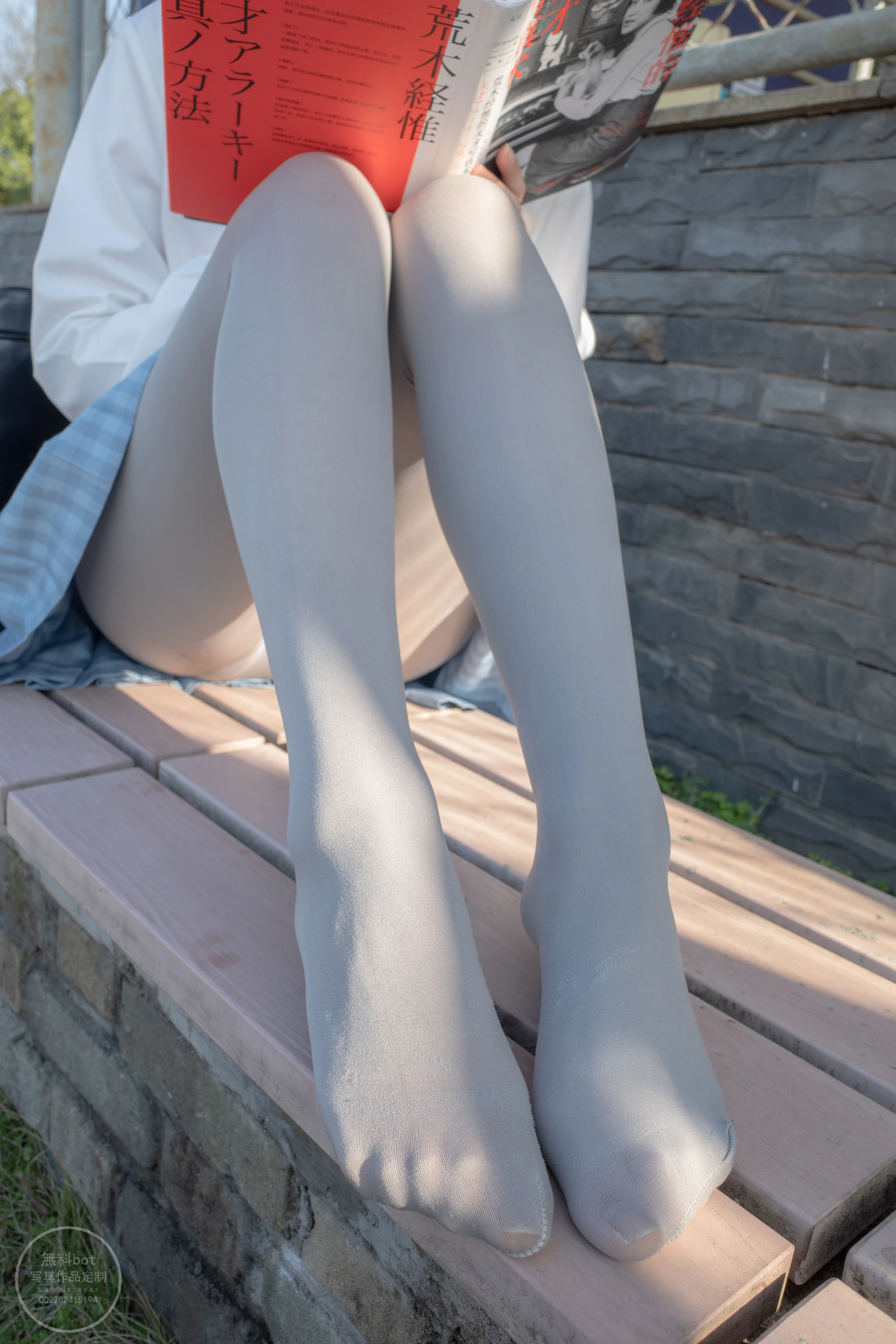 森萝财团 有料 NO.030 小香 户外公园里的JK制服灰丝美腿 [100P]插图6